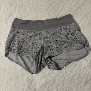Lululemon Speed It Up Shorts 2.5